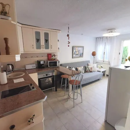 Appartamento Quaint Ground Floor With Pool Lb1